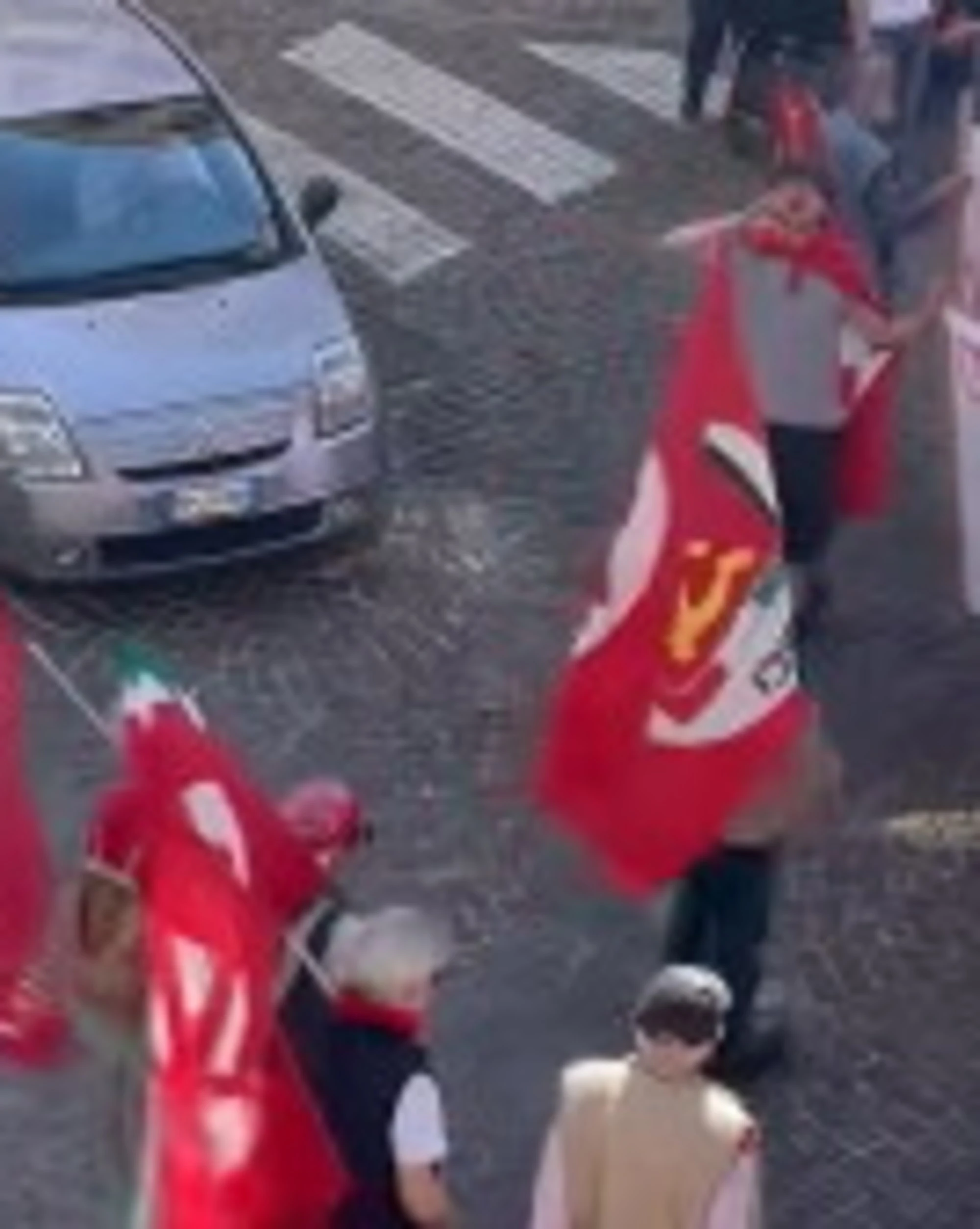 Biella, urla e minacce sotto la sede di FdI: "I camerati devono morire"