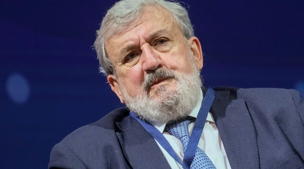 Michele Emiliano, l'appello choc: "Votate Pd o 5S, non importa"
