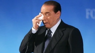 Silvio Berlusconi ricoverato al San Raffaele per coronavirus, lieve aggravamento. Licia Ronzulli: "La mattinata è iniziata un po' male"