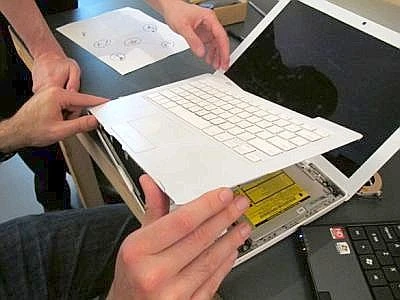 'Restart Party', a Londra è guerra all'information technology usa e getta