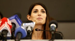 Virginia Raggi, la strategia contro Giuseppe Conte: fargli saltare i nervi in vista del ballottaggio. E poi...