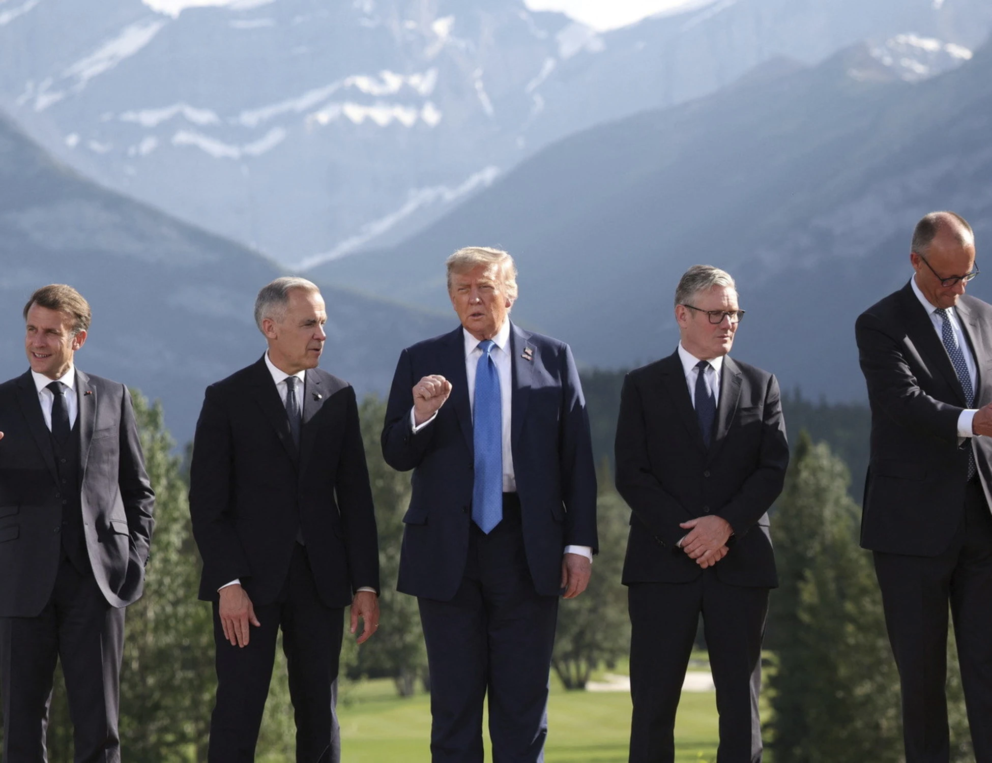 Ucraina, Macron, Starmer e Merz al telefono con Trump per 40 minuti: "Momento critico"