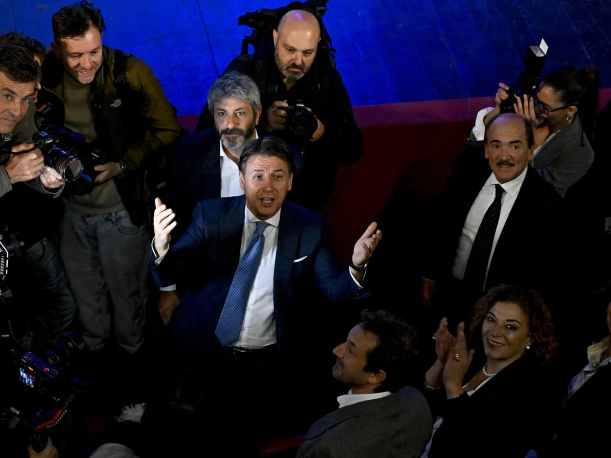 Leggi l'articolo: 'Perché Meloni ha un consenso alto': Conte la spara