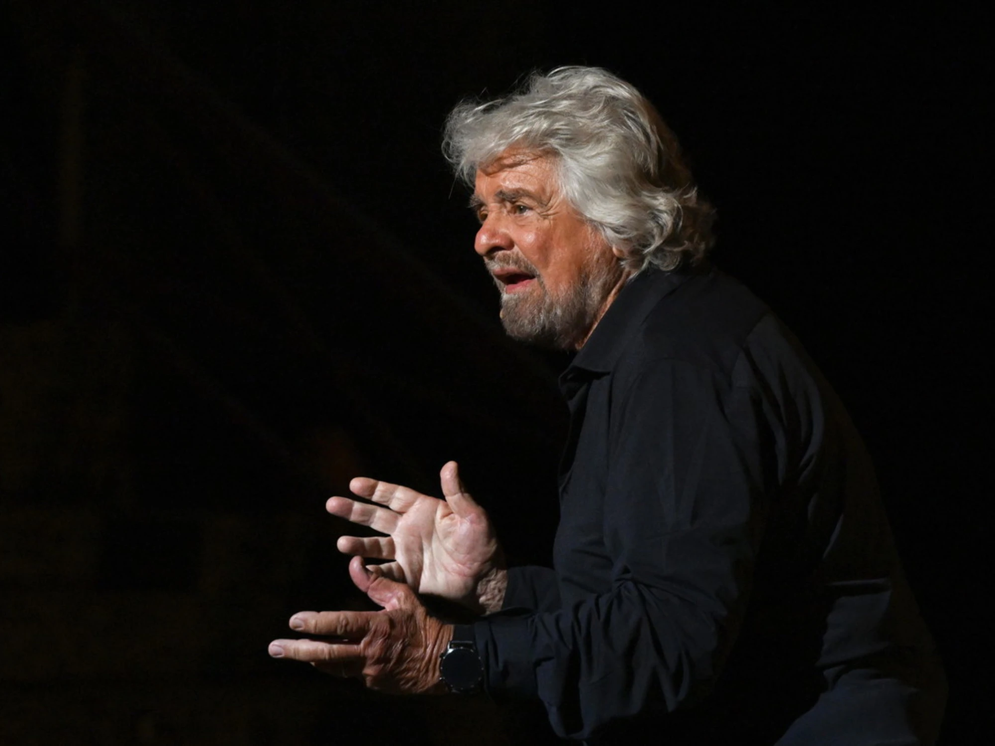 Beppe Grillo, il "golpe": si riprende il logo del M5s