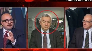 Tg2 Post, Maurizio Molinari si addormenta in diretta e rischia di cadere dalla sedia