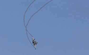 Iran, la guerra: "Colpito l'elicottero che cercava il pilota Usa del caccia abbattuto"