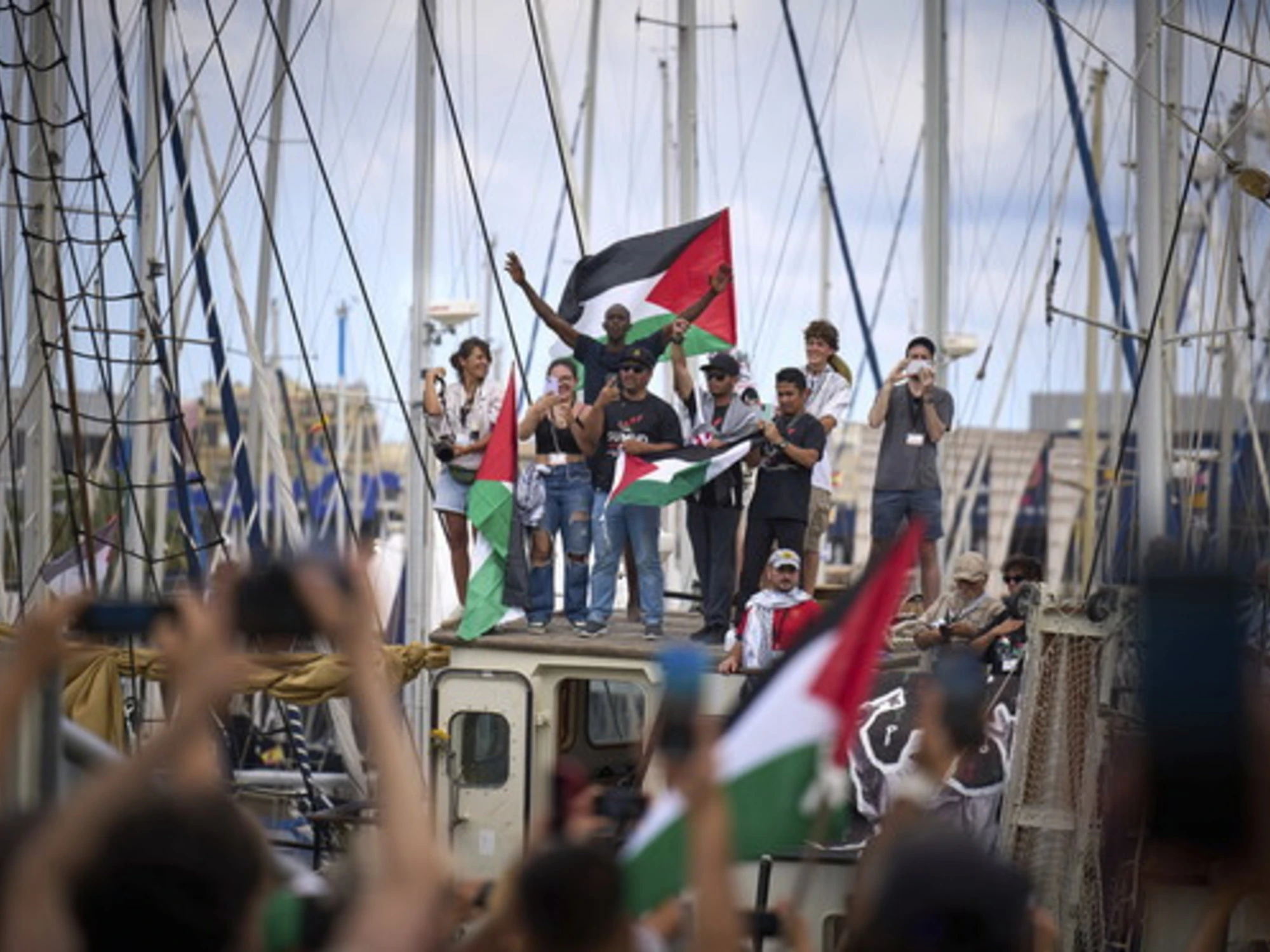 &quot;Una vergogna con polizza all-inclusive&quot;: la farsa-Flotilla