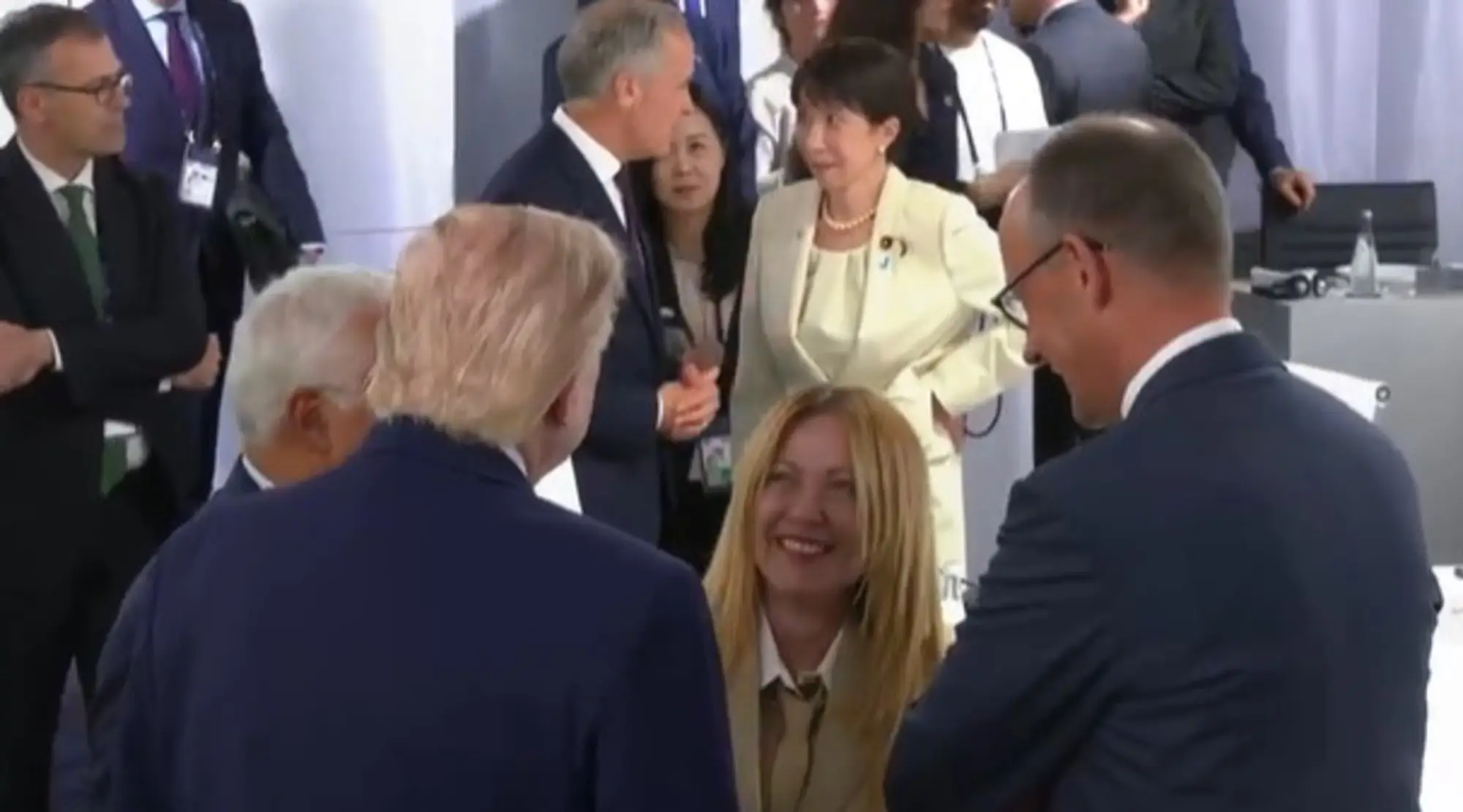Meloni e Trump al G7, l'audio rubato: cosa si sono detti veramente