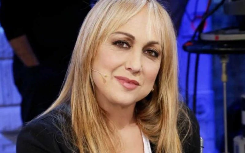 Maria De Filippi, Alessandra Celentano svela il lato più umano della conduttrice: "Sempre con me nei periodi più bui"