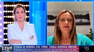 Giorgia Meloni a Live-Non è la D'Urso durissima con Giuseppe Conte: "Aprire il Parlamento. I decreti? Prima si scrivono, poi si annunciano"