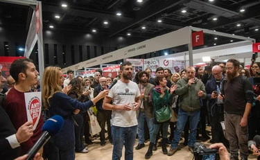 Stand chiusi a sinistra, affari d’oro a destra: la protesta antifa è l’ennesimo autogol