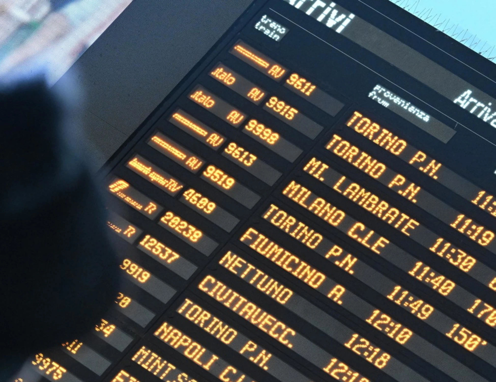 Treni sabotati durante Milano-Cortina, "cavi tranciati": "Come il terrorismo degli anni '70"