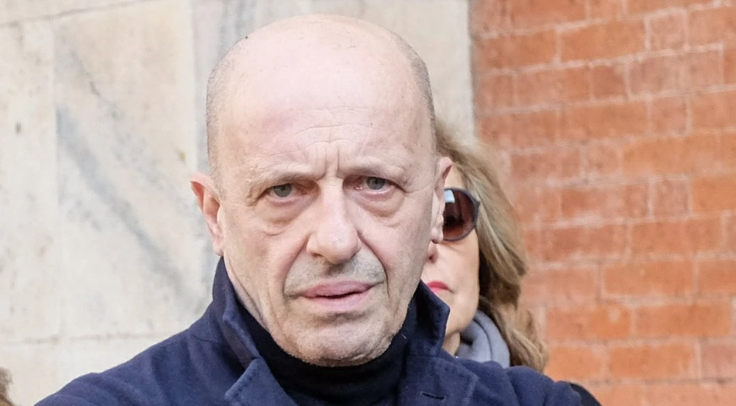 Alessandro Sallusti disintegra Danilo Toninelli: "Pericoloso pensiero da cretini, quel ministro mi fa paura"