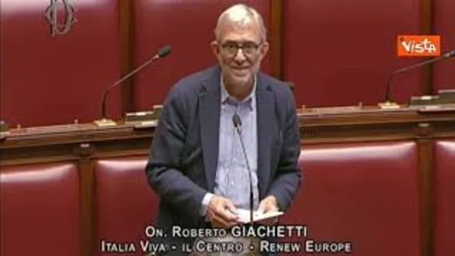 Giacchetti (Iv) si incatena alla Camera e dichiara sciopero sete: Stop sequestro vigilanza Rai