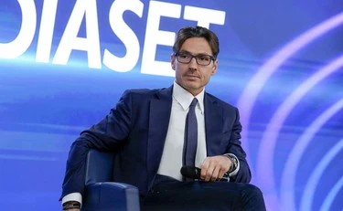 Pier Silvio Berlusconi, la Faz lo esalta: "L'uomo della svolta decisiva"