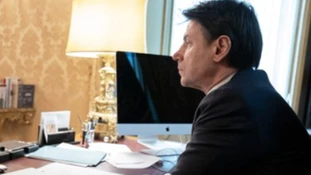 Franco Bechis dileggia Giuseppe Conte: "Ultimatum alla Ue? Peccato, non era collegato ancora nessuno"