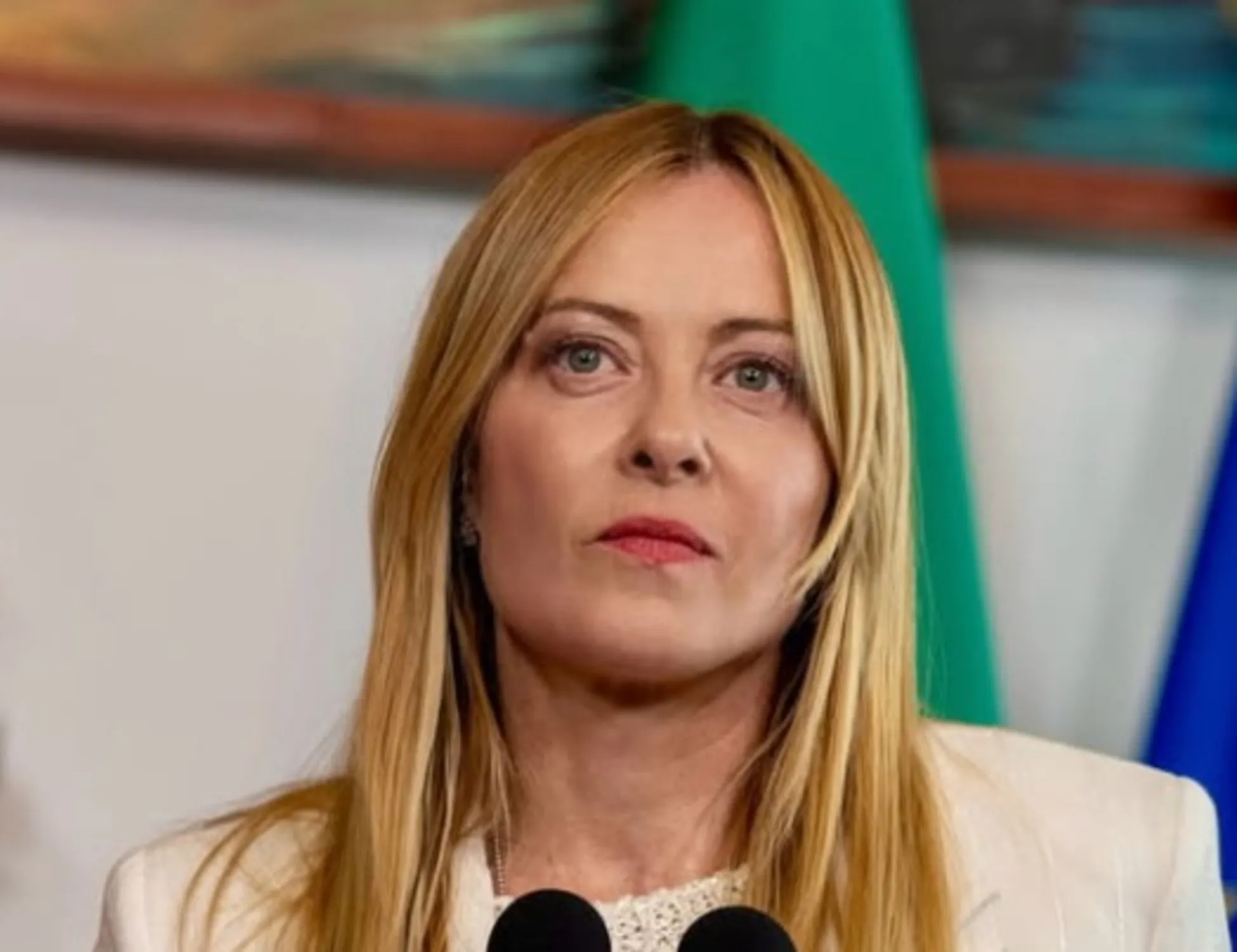 Leggi l'articolo: "Governare come nuotare nella colla, chi mi ricorda Vannacci". <span style="color: rgb(153, 0, 0);">Meloni, intervista-confessione</span>