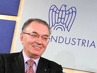 Crisi, l'allarme di Confindustria Squinzi: "Italia su orlo del baratro"