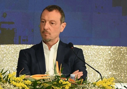 Sanremo 2020, Amadeus distrutto: "Bugo scomparso fino alle 4.30 del mattino"