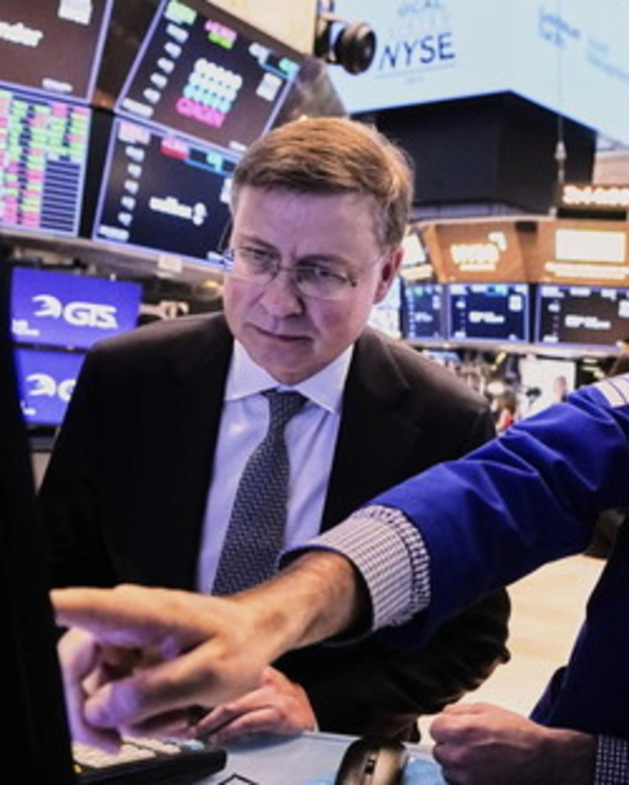 Dombrovskis, pizzino a Meloni del falco-Ue: "Cosa accadrà nel 2026"