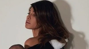 Belen Rodriguez, collant neri e tacchi? Li "usa" così: la foto che fa impazzire l'Italia, da restarci secchi