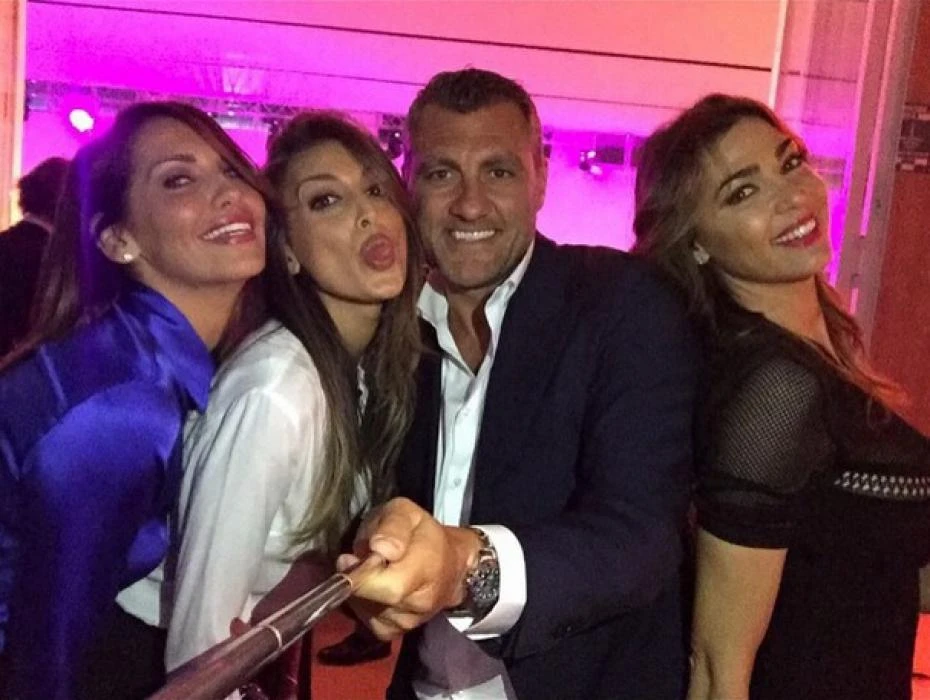 Christian Vieri e le donne: "Era pieno di gnocca, ne avevo sempre due o tre. Mi chiudevo dentro e facevo il bomber"