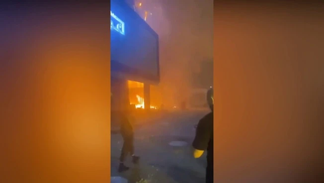 Libia, tifosi incendiano gli uffici del governo di unità nazionale a Tripoli