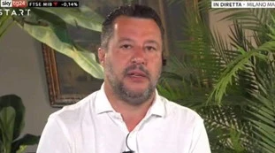 Matteo Salvini, mozione di sfiducia contro la Azzolina: "Nel nome di studenti, insegnanti e presidi italiani"