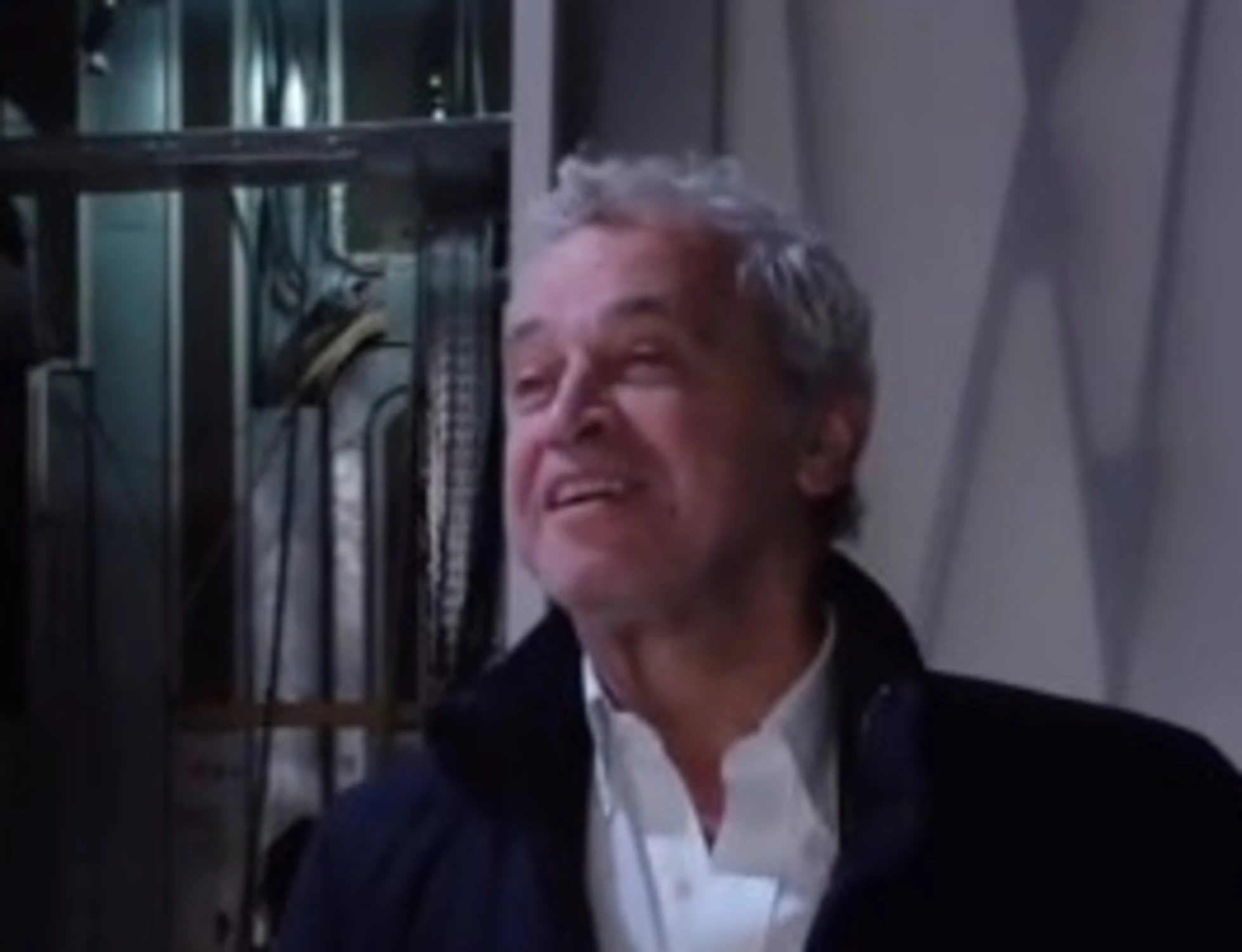 Enrico Mentana coi cani, David Parenzo lo accoglie così: prego?