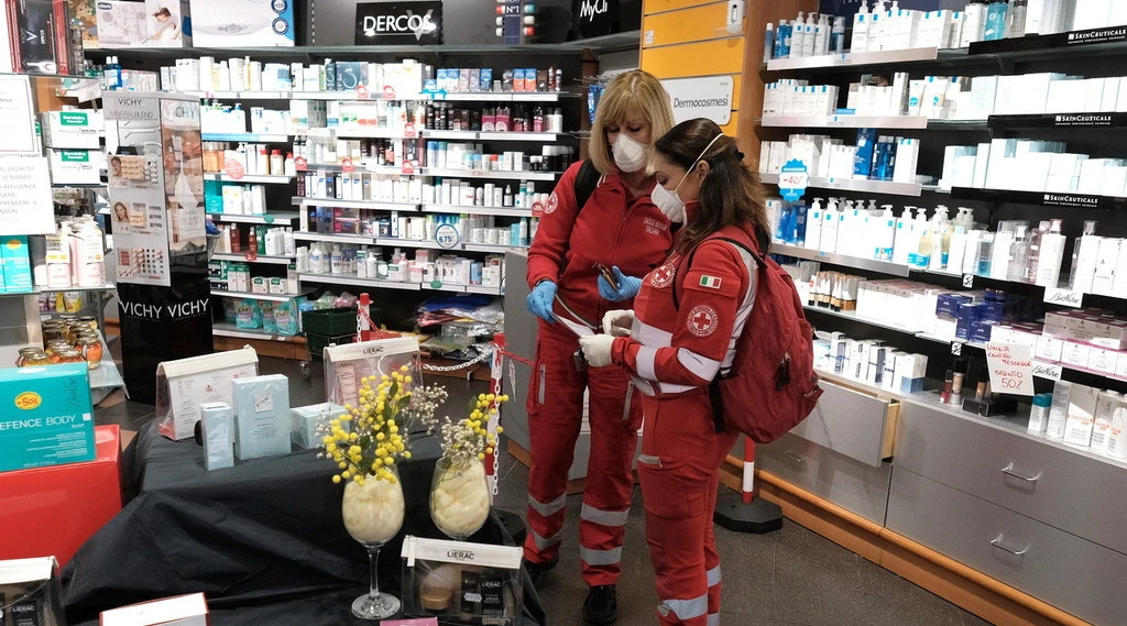 Coronavirus, l'Aifa: "Stanno finendo i farmaci necessari". Ospedale di Bergamo: "Aiutateci"