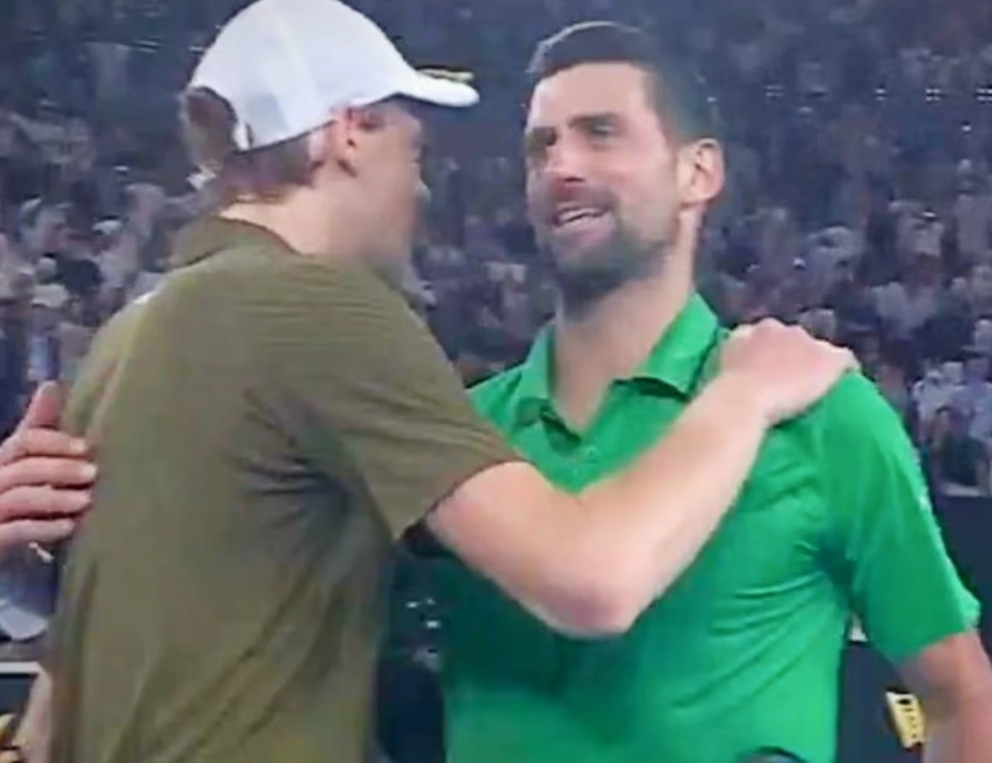 Jannik Sinner, clamoroso: cosa gli ha sussurrato all'orecchio Djokovic