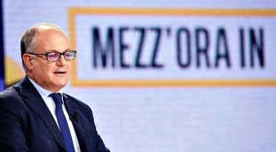 Coronavirus, Roberto Gualtieri a Mezz'ora in più: "Misure dolorose peer evitare lockdown generalizzato"