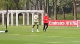 Leao, il video della corsa in allenamento: Milan-Inter, brutto sospetto