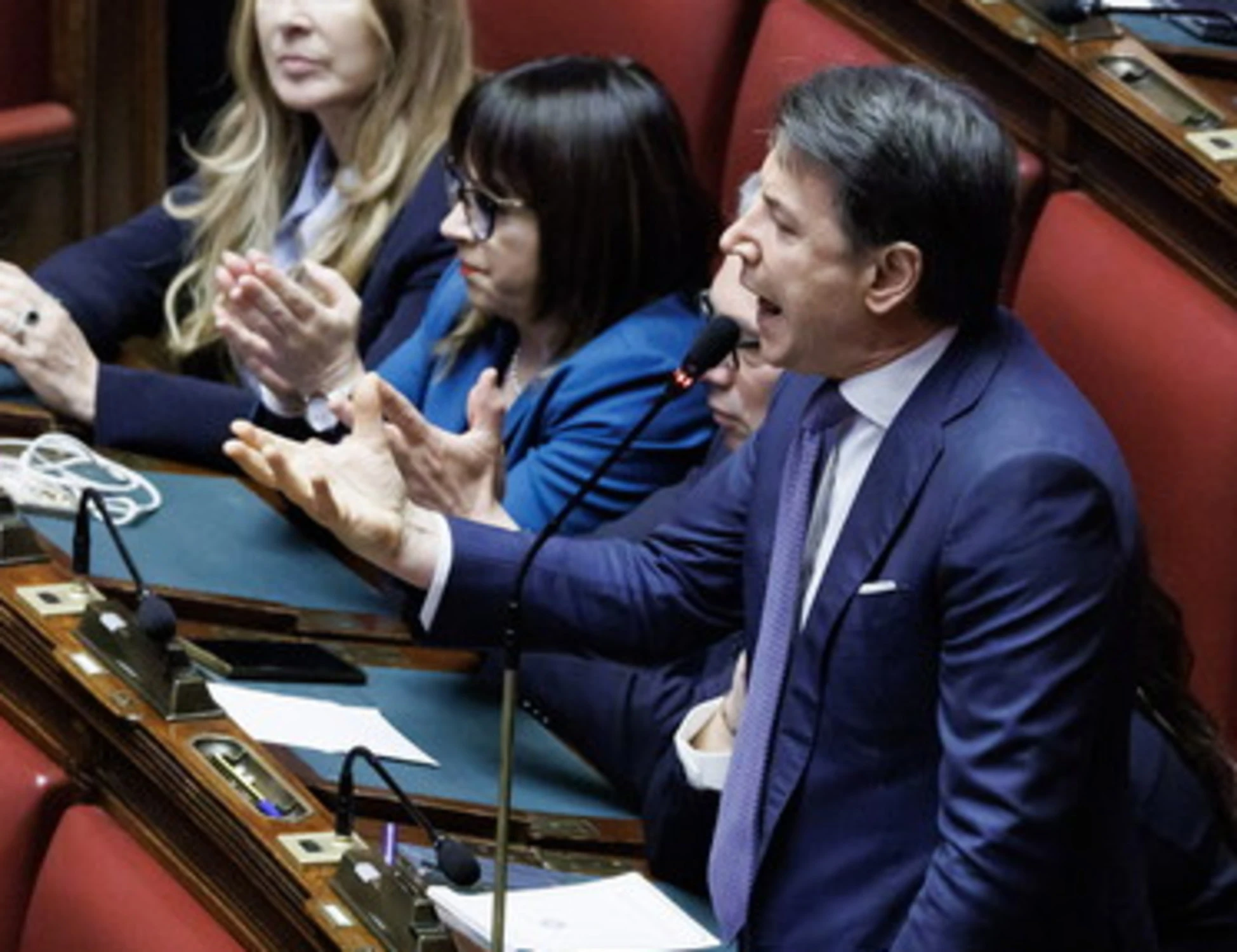 Giorgia Meloni nomina solo Schlein? Giuseppe Conte ha una crisi di nervi in Transatlantico