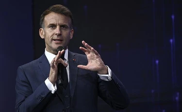 Macron diserta la cerimonia Sgarbo all’Italia (e a Vance)