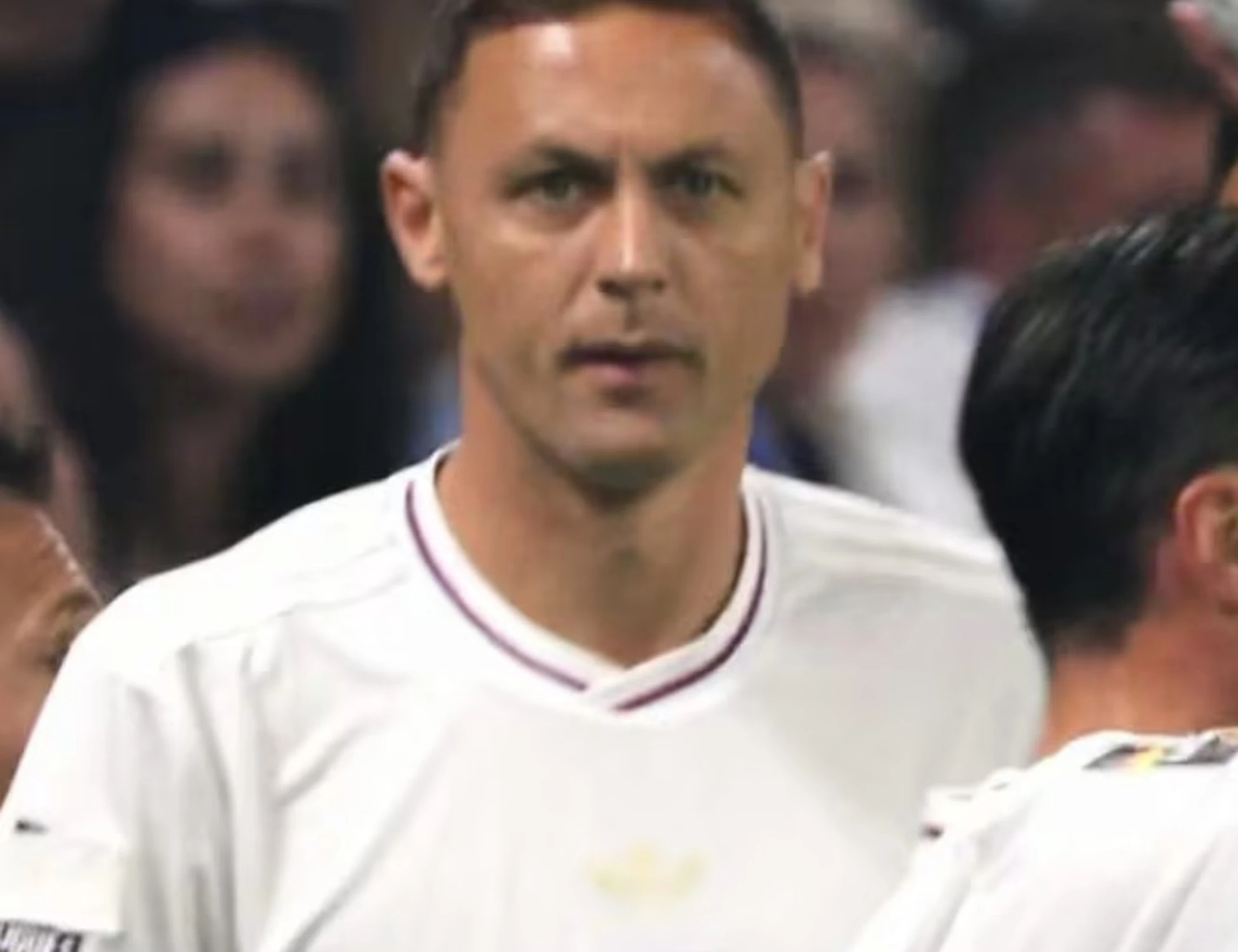 Matic copre il logo anti-omofobia con un nastro: in Francia scoppia la bufera