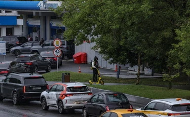 Russia, risse ai distributori di benzina: scattano gli arresti, cosa sta succedendo
