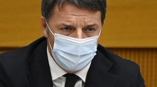 Matteo Renzi, la strana retromarcia: "Senza di me al governo, si regala l'Italia a Matteo Salvini"