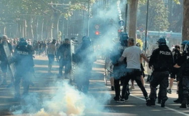 Torino, poliziotto sospeso per gli scontri al derby. Ira dei sindacati: "Segnale pericoloso"