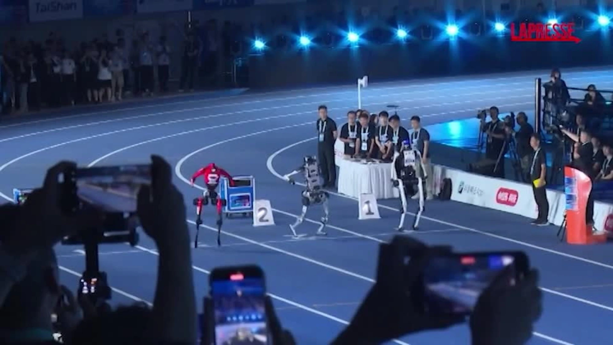 Bolt, il suo record sui 100 battuto da un robot: il video