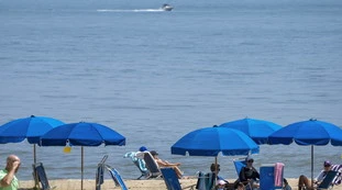 Vacanze vietate, dramma-Italia: quanti devono rinunciare al mare ad agosto