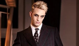 Achille Lauro annuncia: "Un onore, il mio nuovo ruolo". Poi la drastica smentita della Sony: un grosso caso