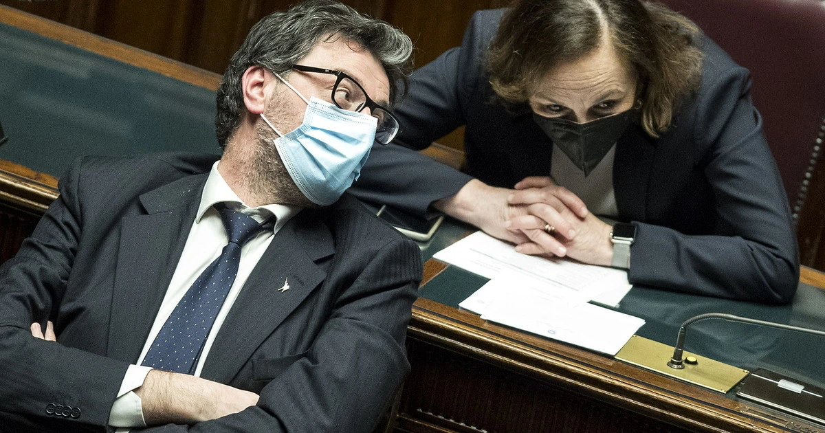 Giancarlo Giorgetti, in prima pagina sul Tempo la frase rubata: "E allora mettici i pizzettari", umiliata Luciana Lamorgese