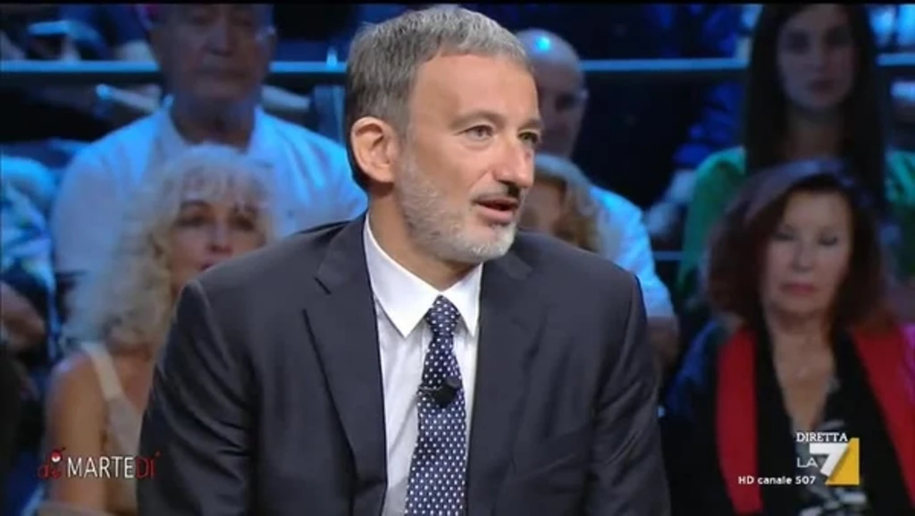 Pietro Senaldi sull'immigrazione: "Bastano 15 giorni di Pd". Il grande business e la nuova invasione