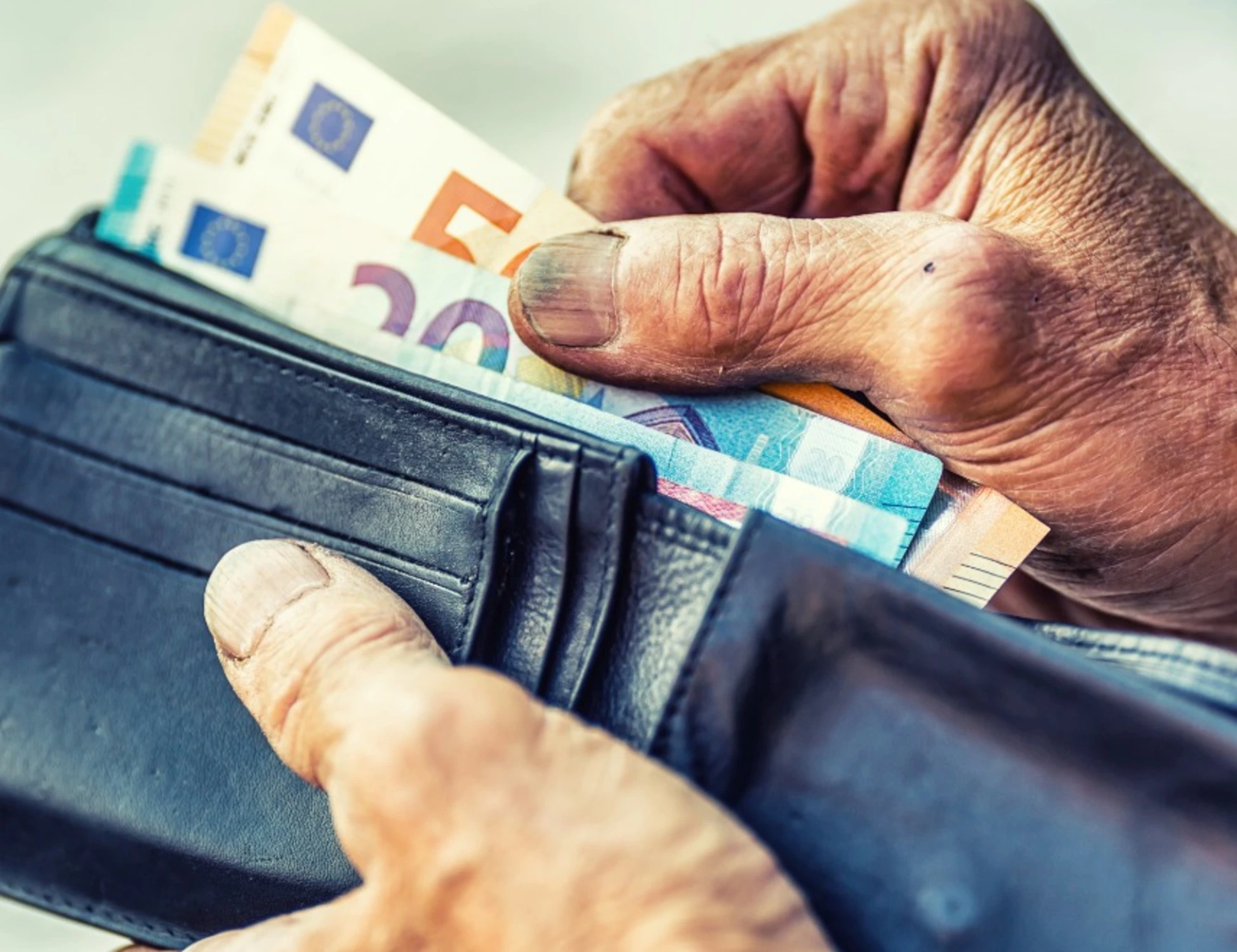 Pensioni, pagamento in due date ad agosto: rimborso Irpef, quando arriva e chi lo riceve