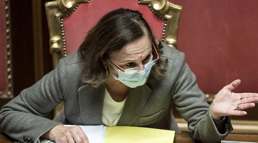 Luciana Lamorgese positiva al coronavirus, sospeso il Cdm: "Condizioni non note"