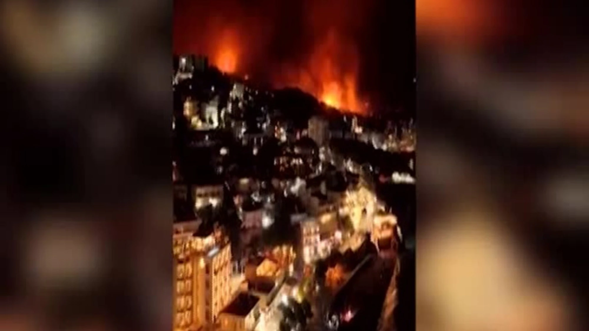 Albania, grave incendio minaccia la città di Himara