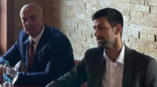 Novak Djokovic e il genocida, la foto che travolge il campione: con chi si è fatto ritrarre