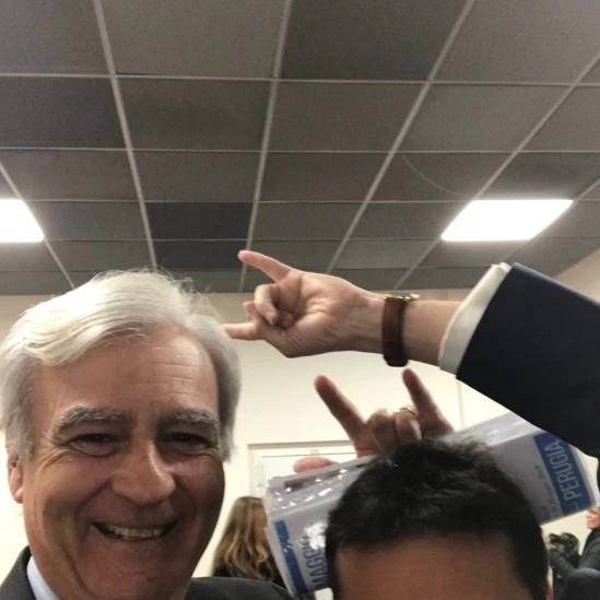Antonio Maria Rinaldi incontra David Parenzo e lo ridicolizza: cornuto, così