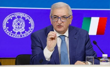 https://media.liberoquotidiano.it/MWELTp0uH06UuYhMmIGqzjFqsdxcLmvE6VFgcIJLBZ8/width:800/quality:90/aW1hZ2VzLzIwMjUvMDkvMDgvMTAwMjM3MjQ0LTdlMjI4NzEyLTA0YmMtNGFiYi1iMmNhLWRlZDMxOTkwY2M0MS5qcGc.webp